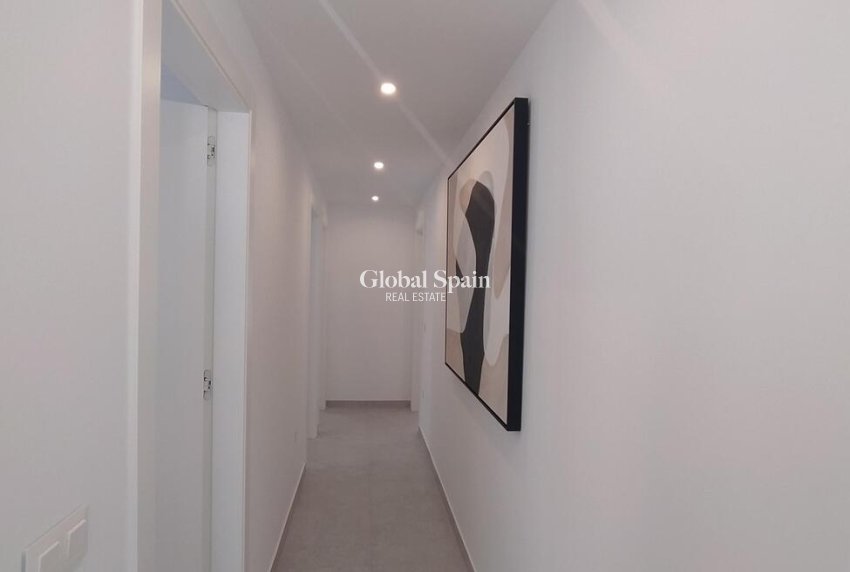 Wederverkoop - APPARTEMENT -
TORREVIEJA - Torreblanca