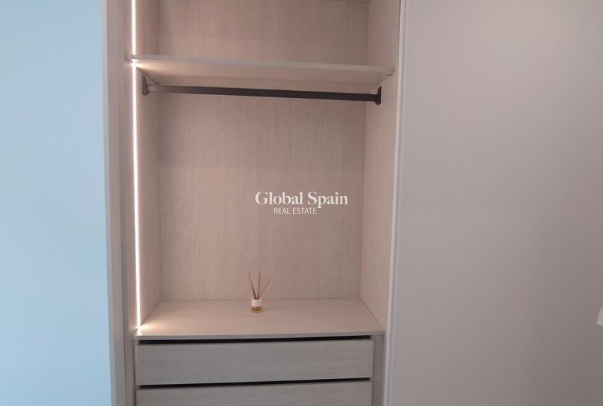 Wederverkoop - APPARTEMENT -
TORREVIEJA - Torreblanca