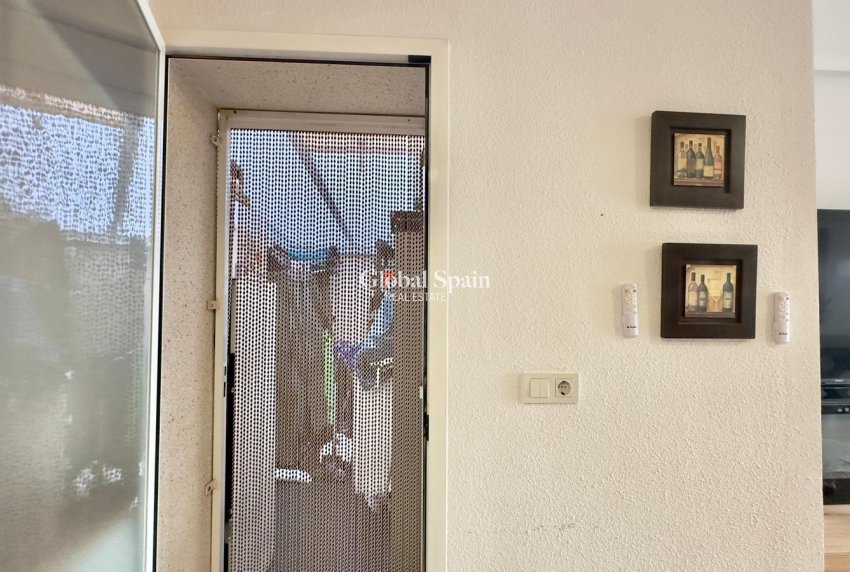 Wederverkoop - APPARTEMENT -
TORREVIEJA - Torreblanca