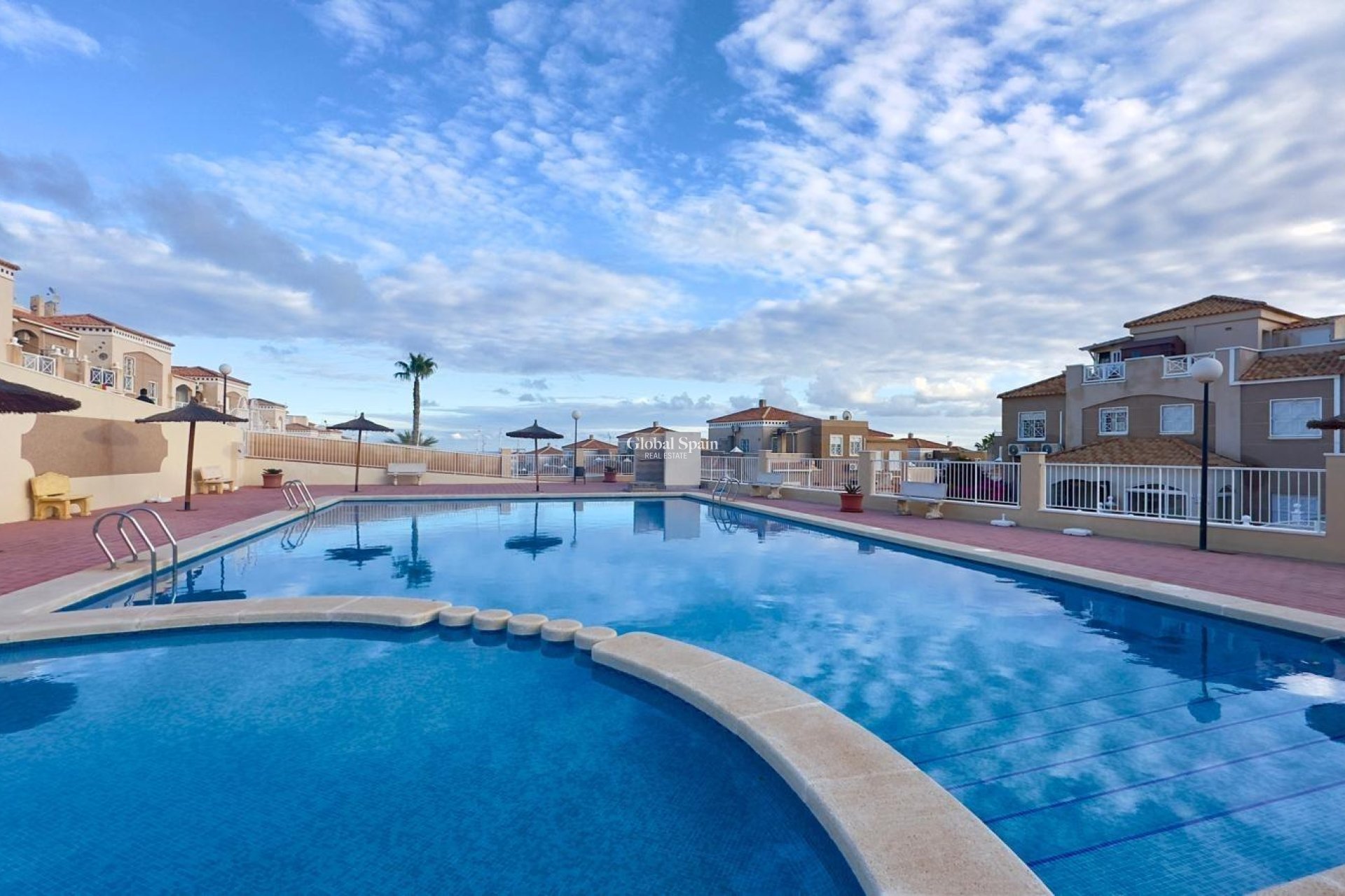 Wederverkoop - APPARTEMENT -
TORREVIEJA - Torreblanca