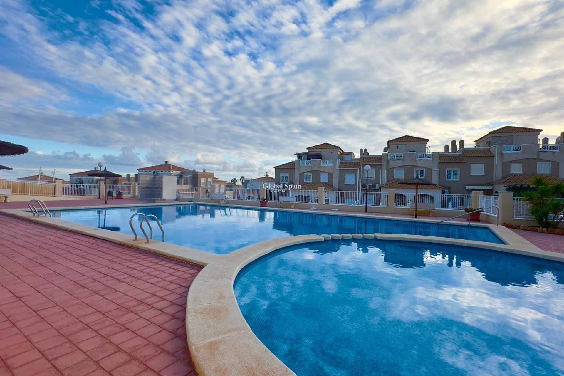 Wederverkoop - APPARTEMENT -
TORREVIEJA - Torreblanca