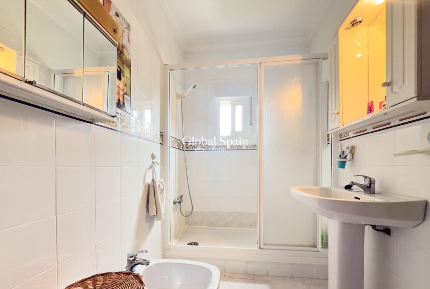 Wederverkoop - APPARTEMENT -
TORREVIEJA - Torreblanca