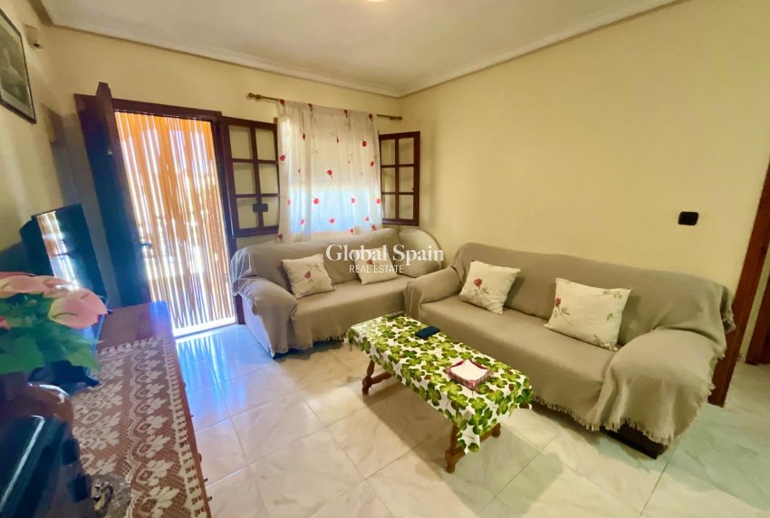 Wederverkoop - APPARTEMENT -
TORREVIEJA - Torreblanca