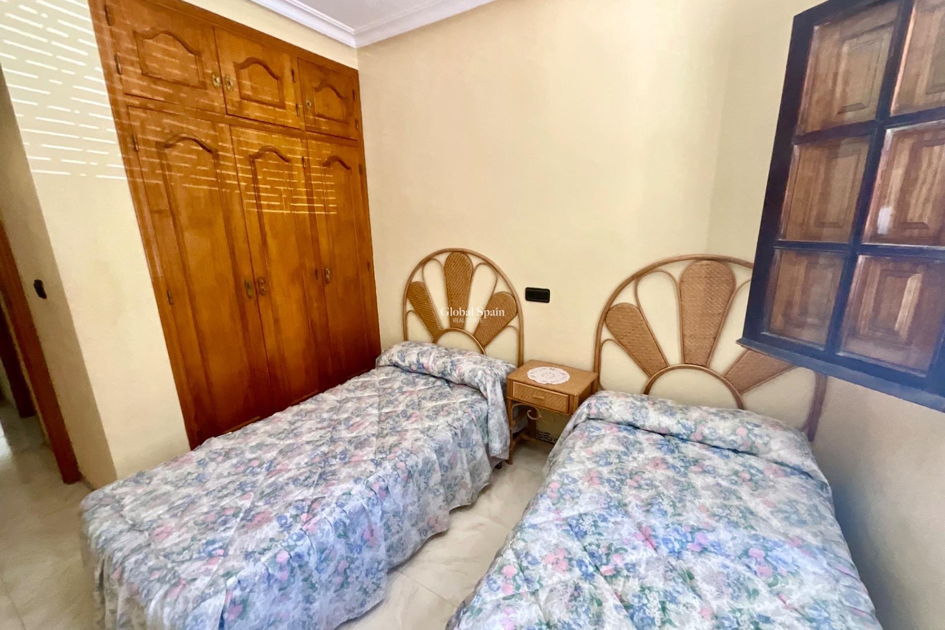 Wederverkoop - APPARTEMENT -
TORREVIEJA - Torreblanca