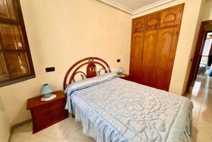 Wederverkoop - APPARTEMENT -
TORREVIEJA - Torreblanca