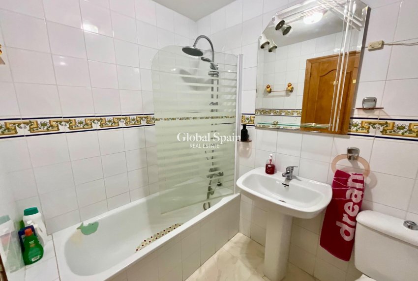 Wederverkoop - APPARTEMENT -
TORREVIEJA - Torreblanca