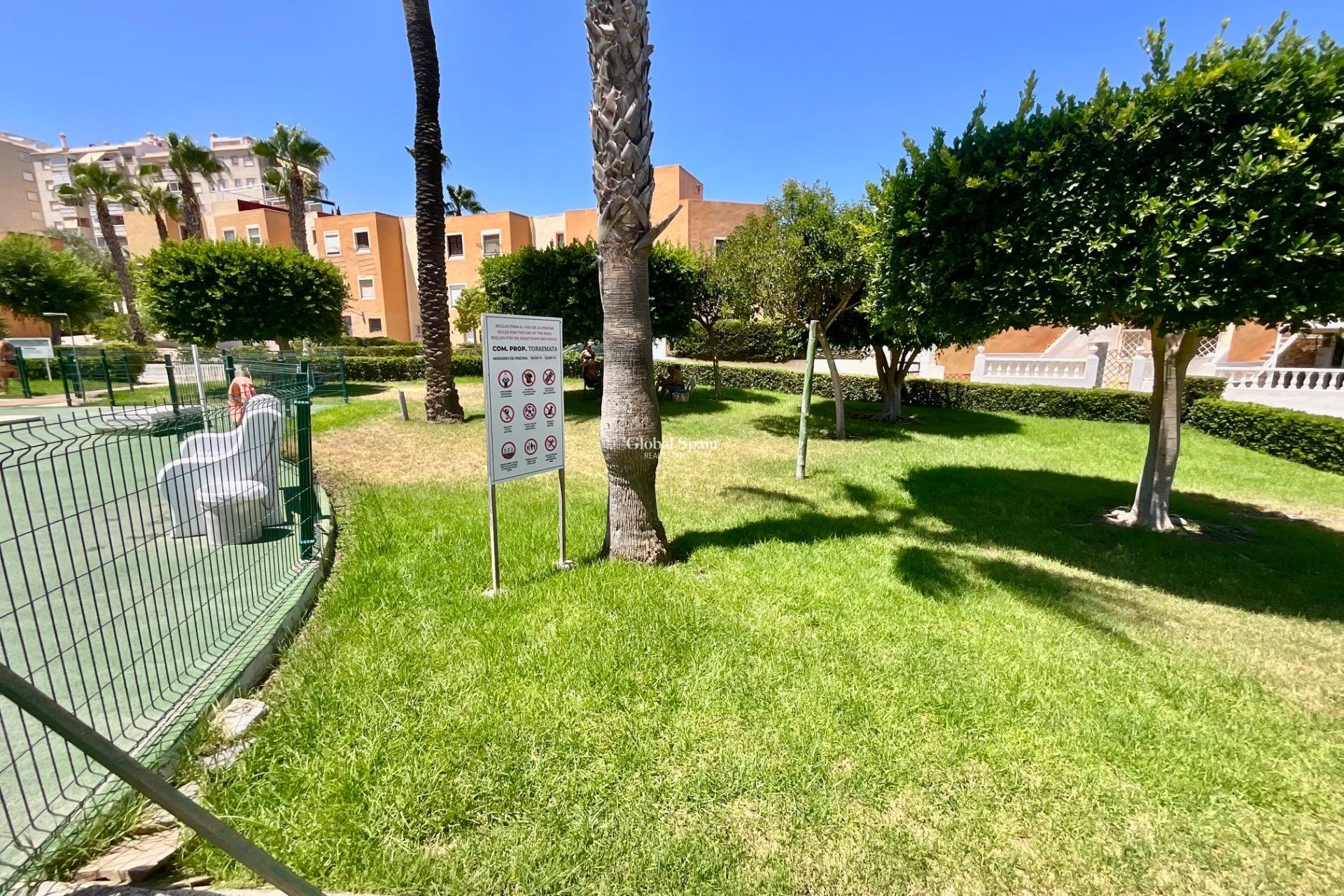 Wederverkoop - APPARTEMENT -
TORREVIEJA - Torreblanca