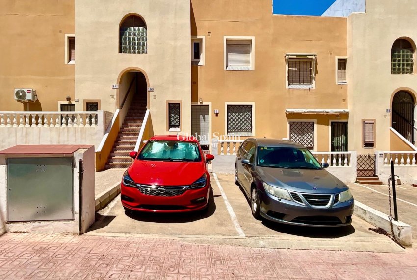 Wederverkoop - APPARTEMENT -
TORREVIEJA - Torreblanca