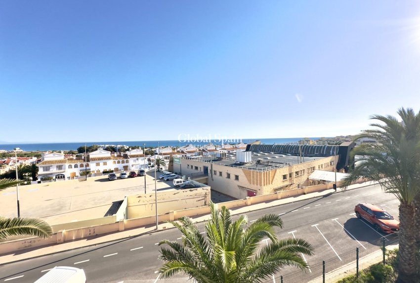 Wederverkoop - APPARTEMENT -
TORREVIEJA - Torreblanca