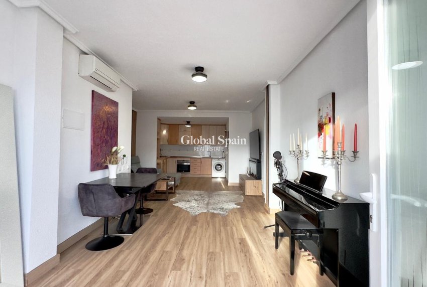 Wederverkoop - APPARTEMENT -
TORREVIEJA - Torreblanca