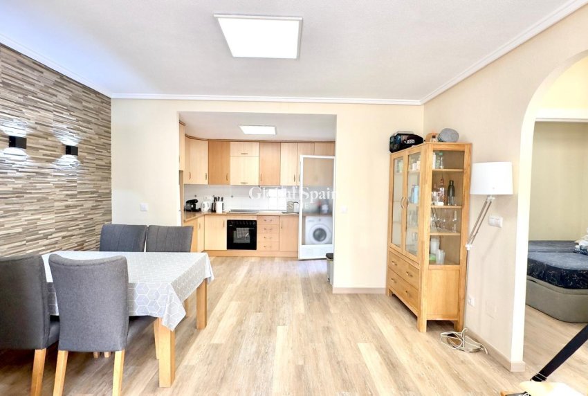 Wederverkoop - APPARTEMENT -
TORREVIEJA - Torreblanca