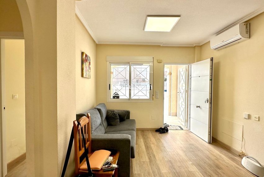 Wederverkoop - APPARTEMENT -
TORREVIEJA - Torreblanca