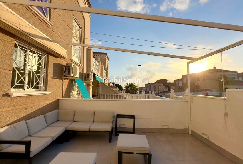 Wederverkoop - APPARTEMENT -
TORREVIEJA - Torreblanca