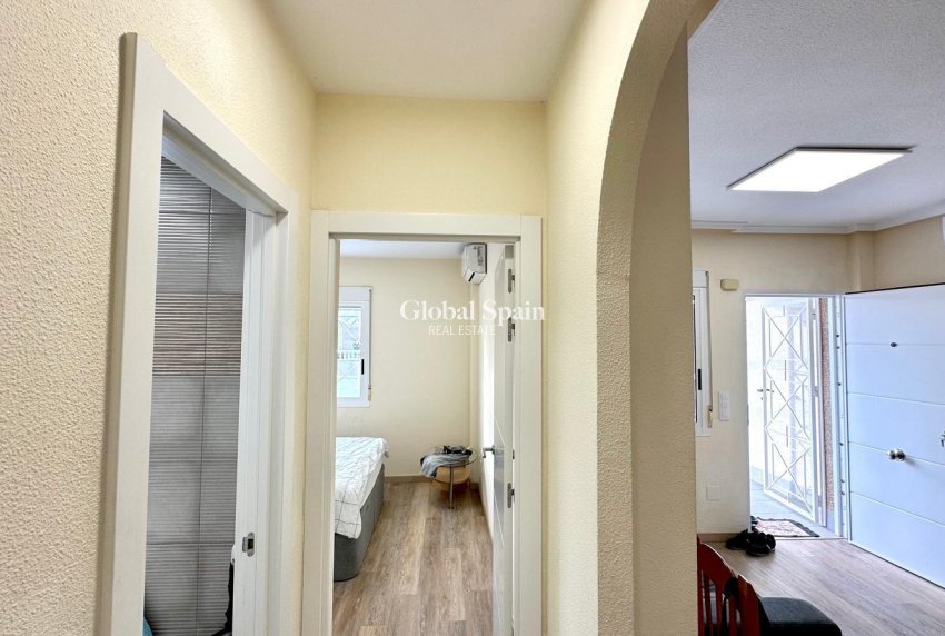 Wederverkoop - APPARTEMENT -
TORREVIEJA - Torreblanca