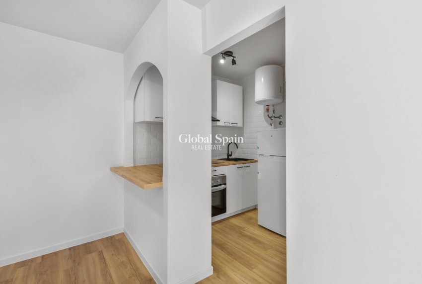 Wederverkoop - APPARTEMENT -
TORREVIEJA - Torreblanca