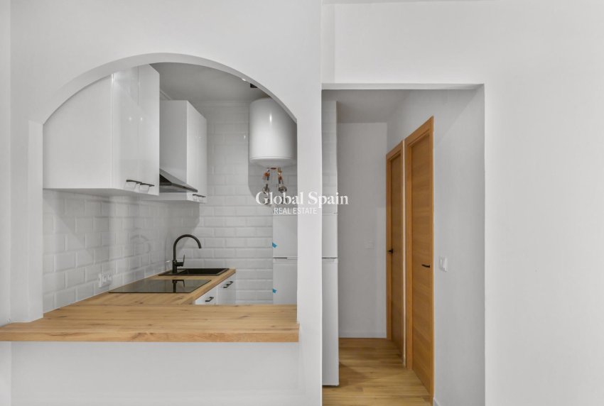 Wederverkoop - APPARTEMENT -
TORREVIEJA - Torreblanca