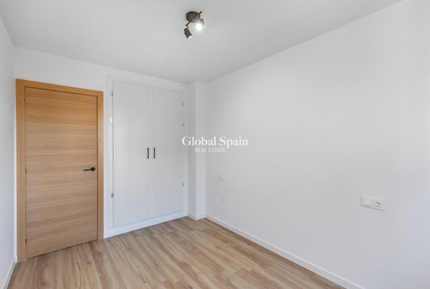 Wederverkoop - APPARTEMENT -
TORREVIEJA - Torreblanca