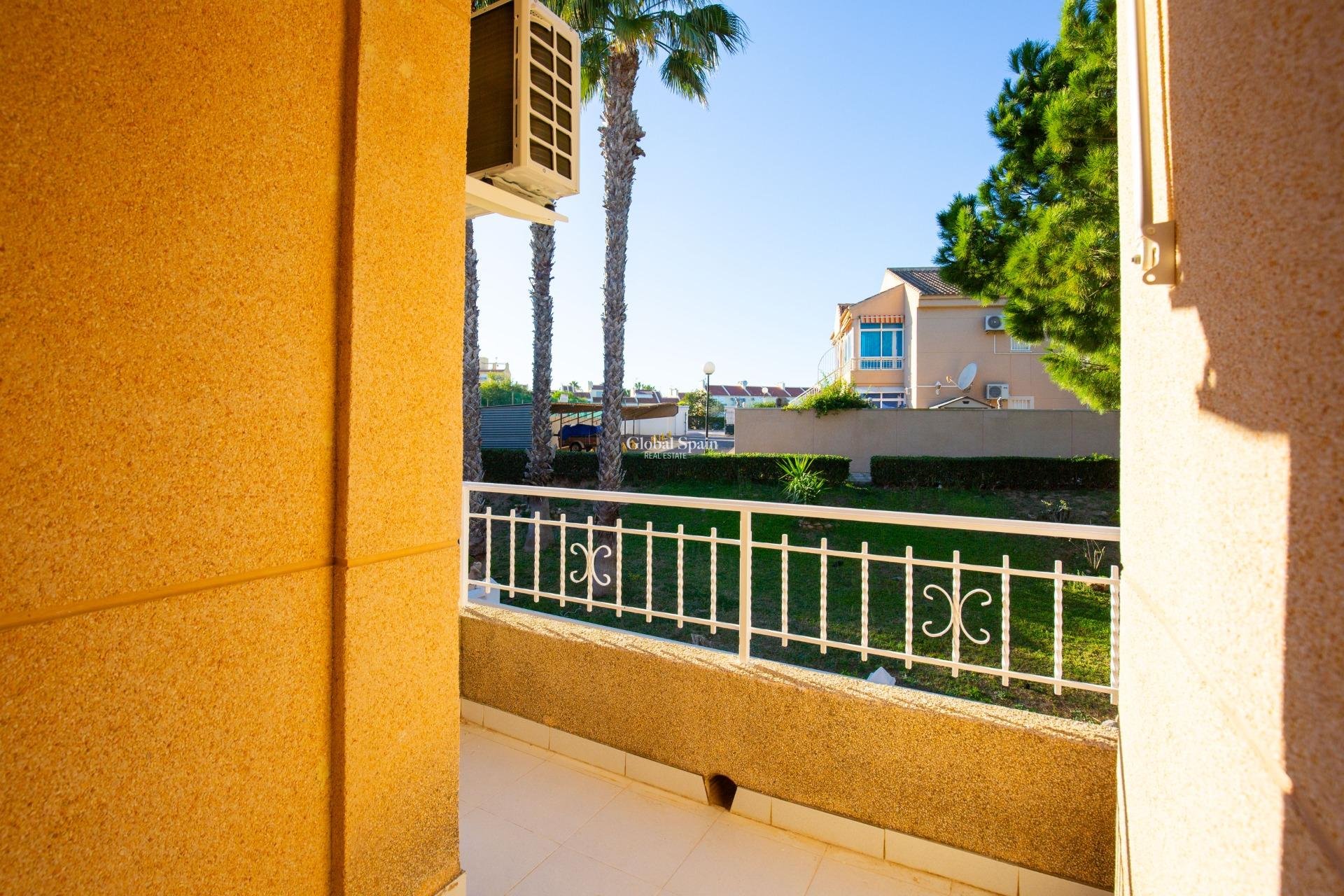 Wederverkoop - APPARTEMENT -
TORREVIEJA - Torreblanca