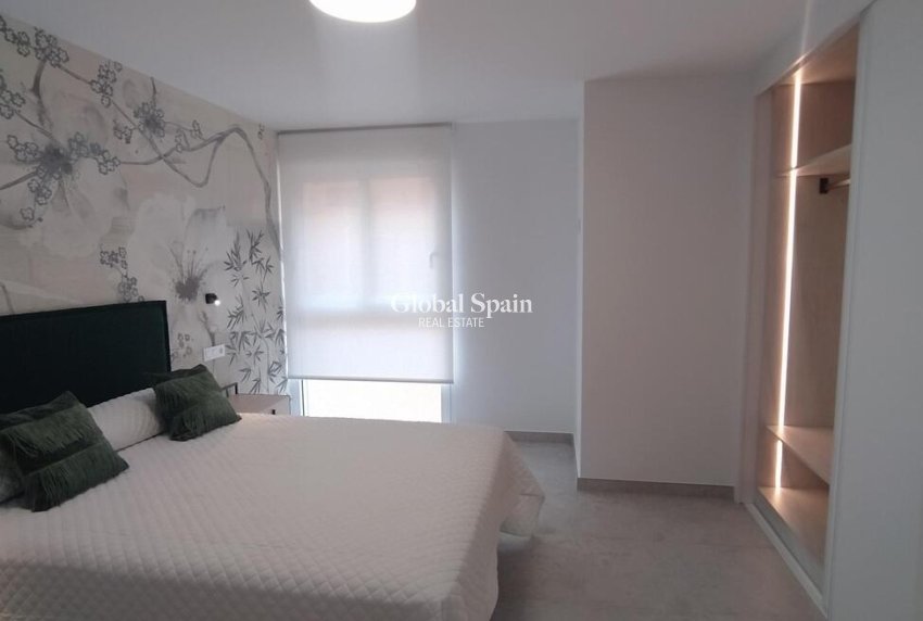 Wederverkoop - APPARTEMENT -
TORREVIEJA - Torreblanca