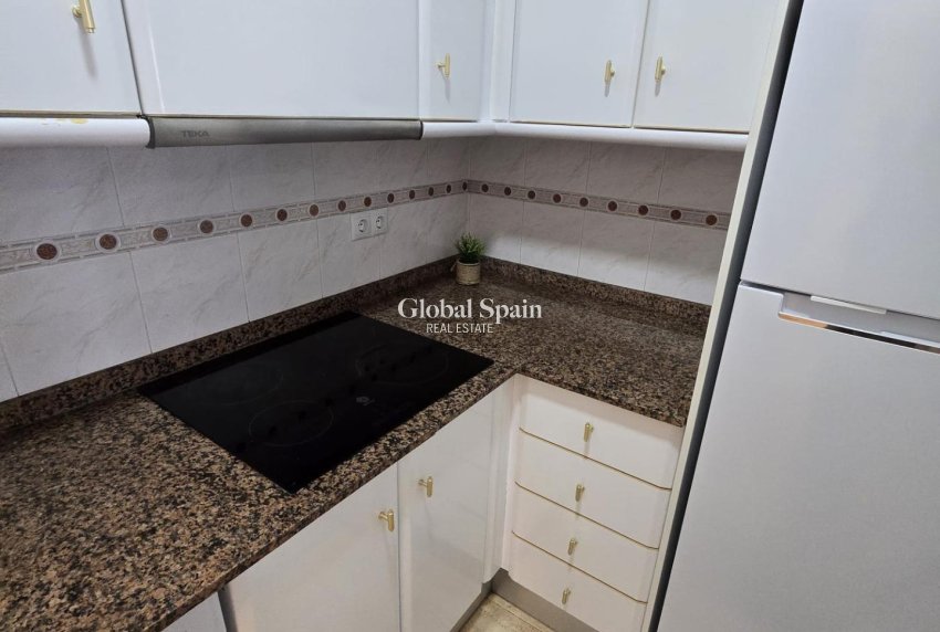 Wederverkoop - APPARTEMENT -
TORREVIEJA - Torreblanca