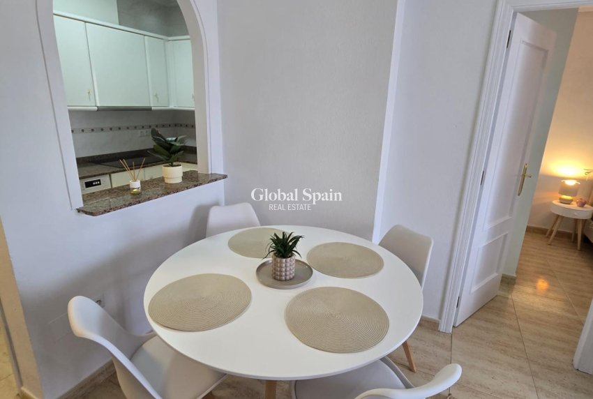 Wederverkoop - APPARTEMENT -
TORREVIEJA - Torreblanca