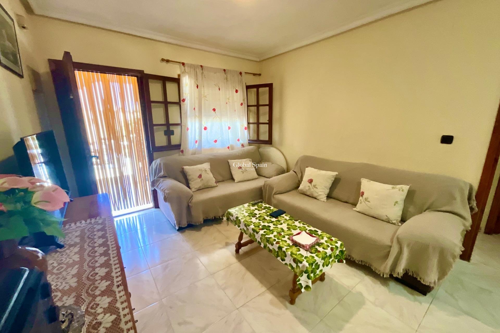 Wederverkoop - APPARTEMENT -
TORREVIEJA - Torreblanca