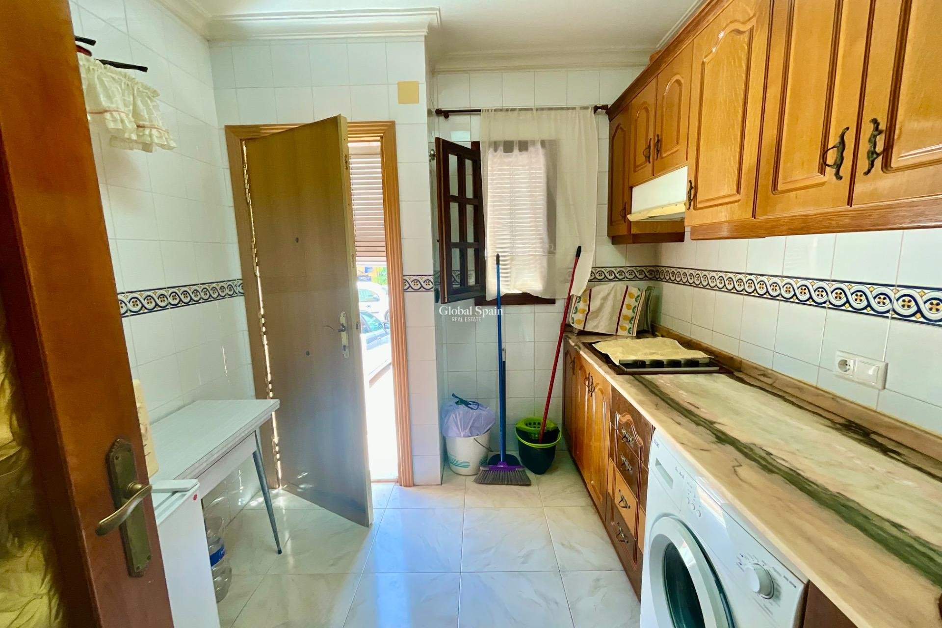 Wederverkoop - APPARTEMENT -
TORREVIEJA - Torreblanca