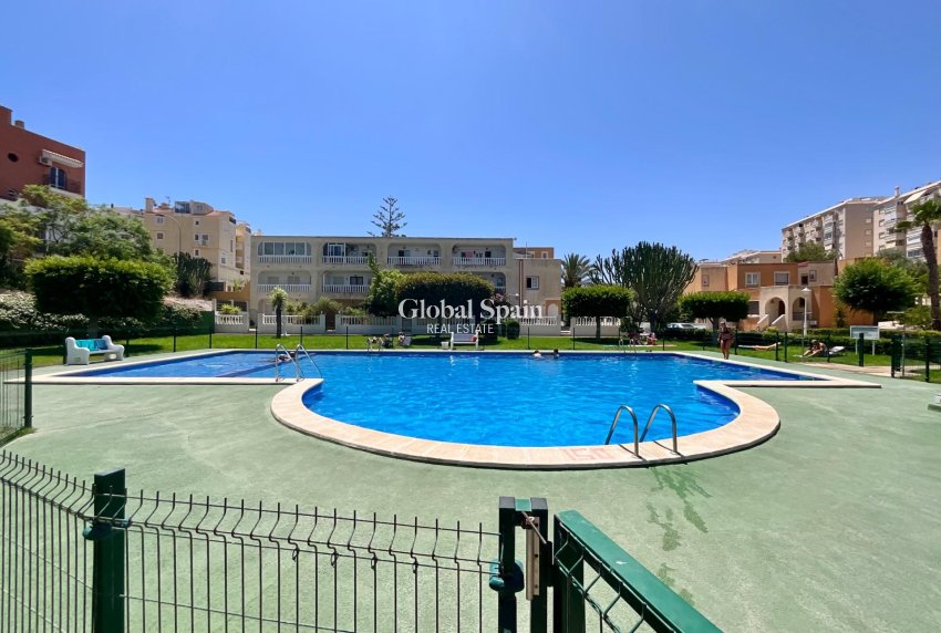 Wederverkoop - APPARTEMENT -
TORREVIEJA - Torreblanca
