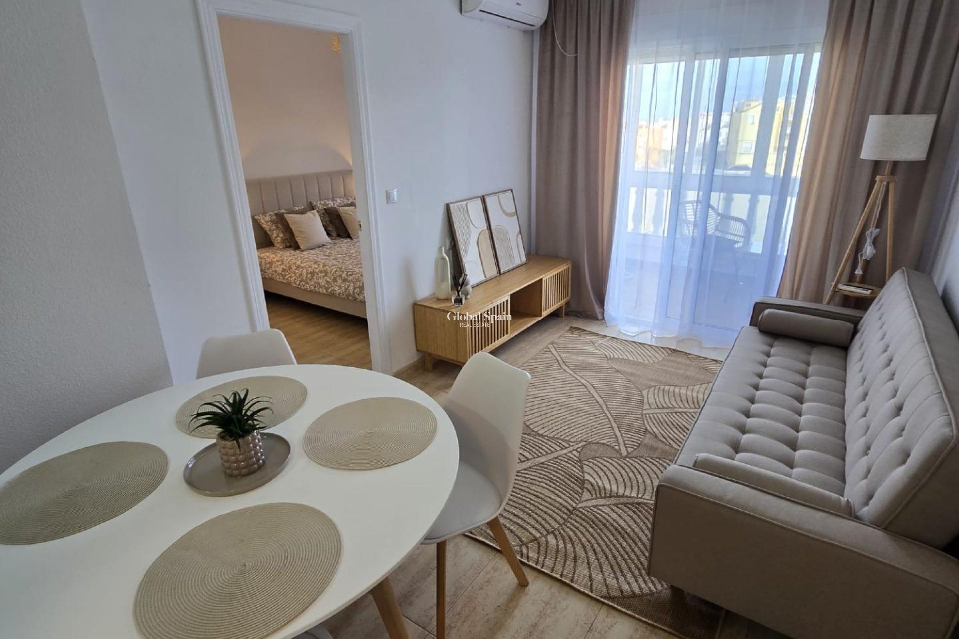 Wederverkoop - APPARTEMENT -
TORREVIEJA - Torreblanca