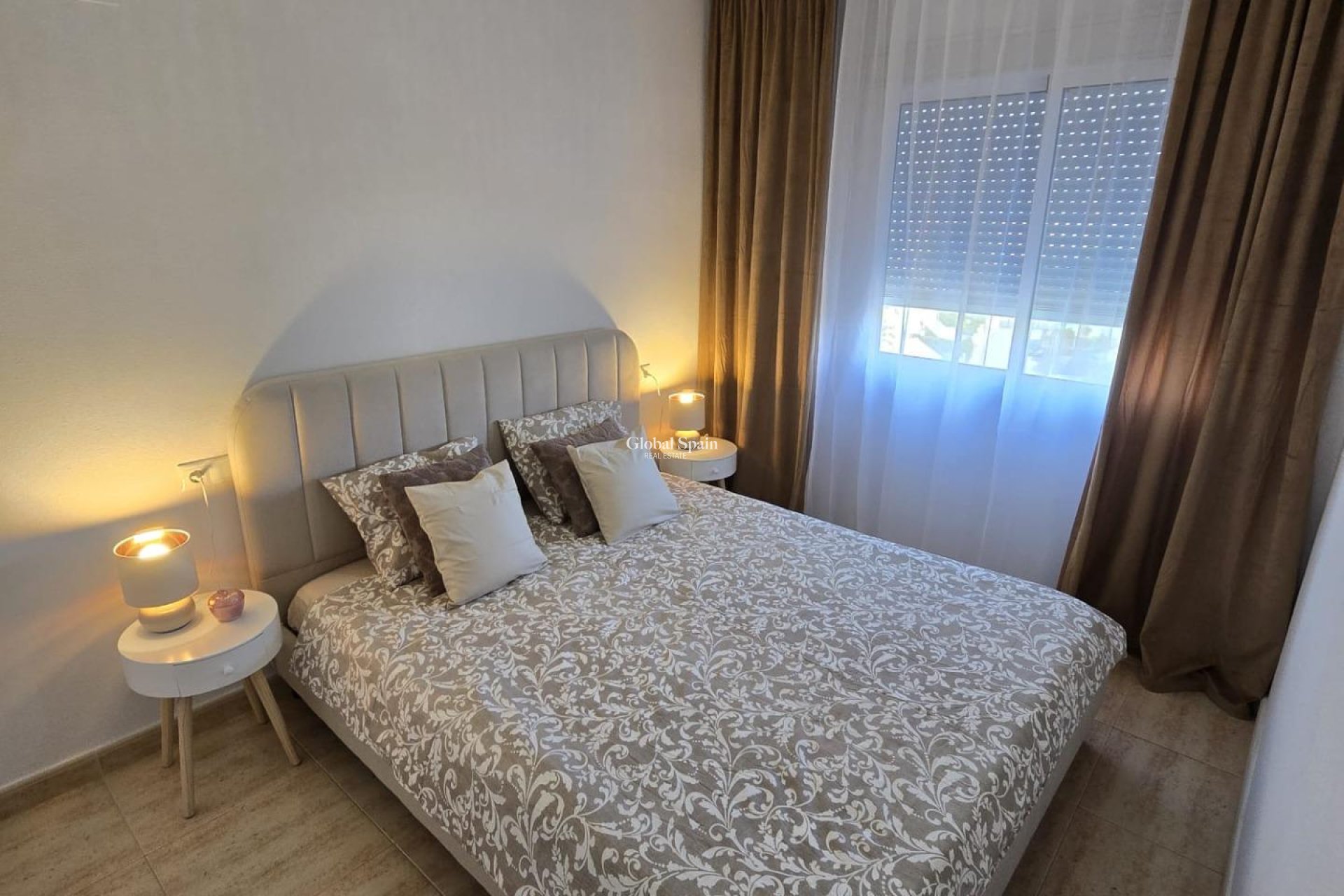 Wederverkoop - APPARTEMENT -
TORREVIEJA - Torreblanca