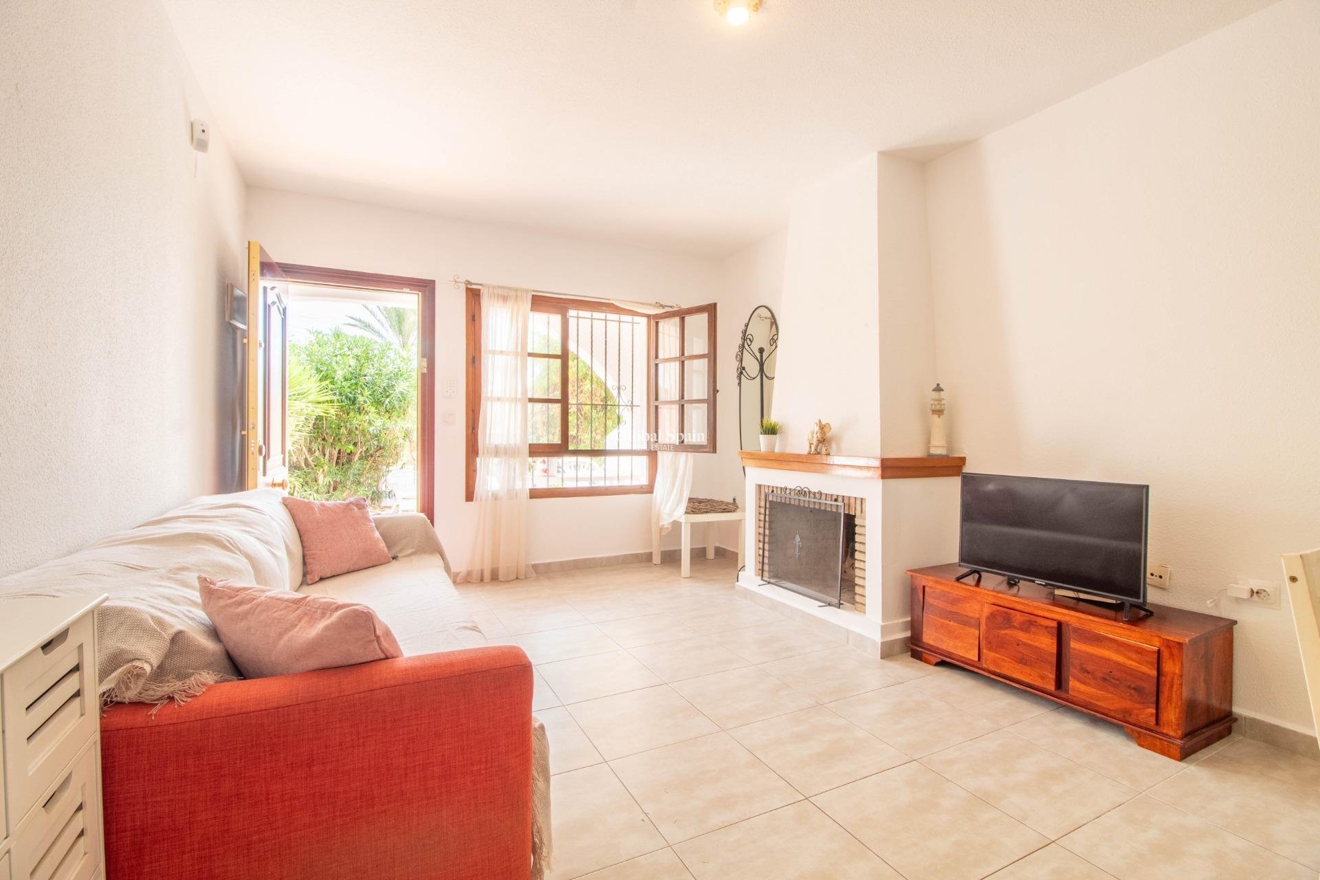 Wederverkoop - APPARTEMENT -
TORREVIEJA - Torreblanca