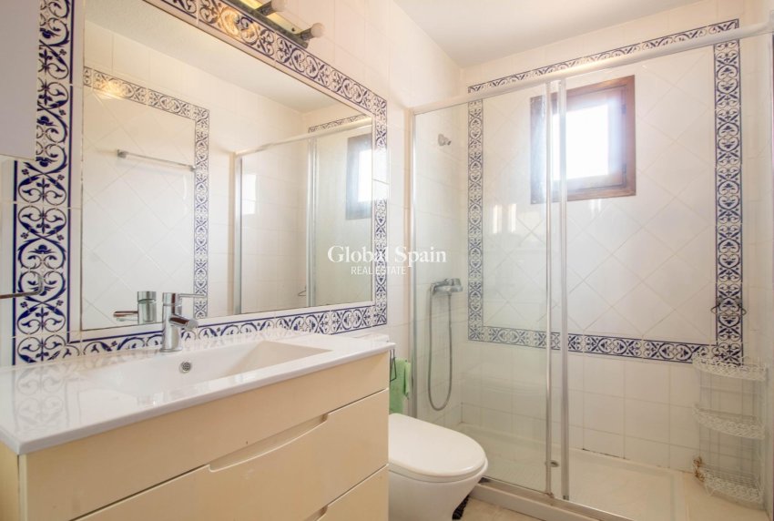 Wederverkoop - APPARTEMENT -
TORREVIEJA - Torreblanca