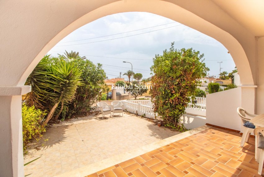 Wederverkoop - APPARTEMENT -
TORREVIEJA - Torreblanca