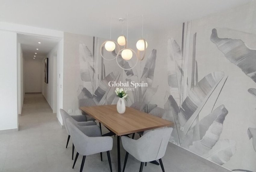 Wederverkoop - APPARTEMENT -
TORREVIEJA - Torreblanca