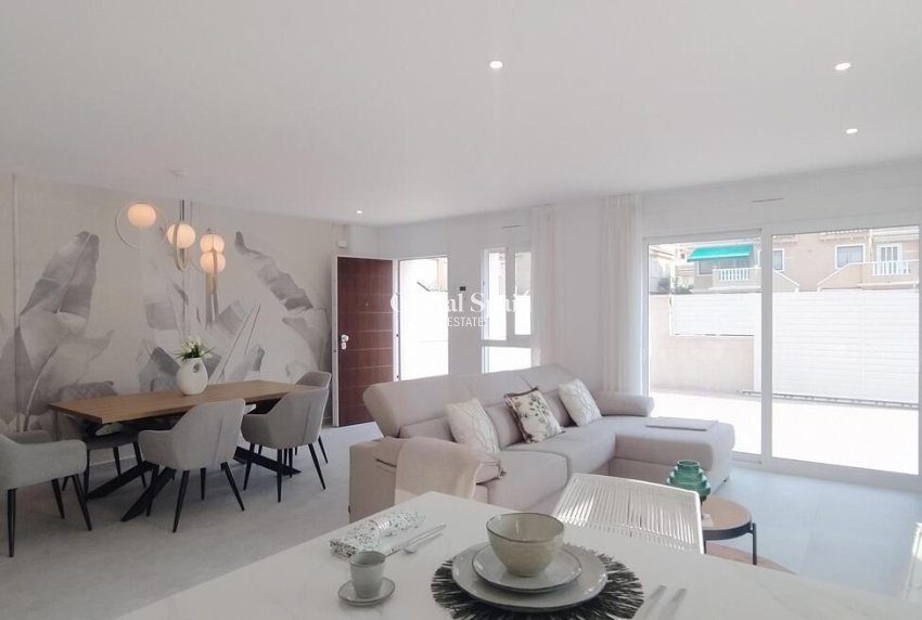 Wederverkoop - APPARTEMENT -
TORREVIEJA - Torreblanca