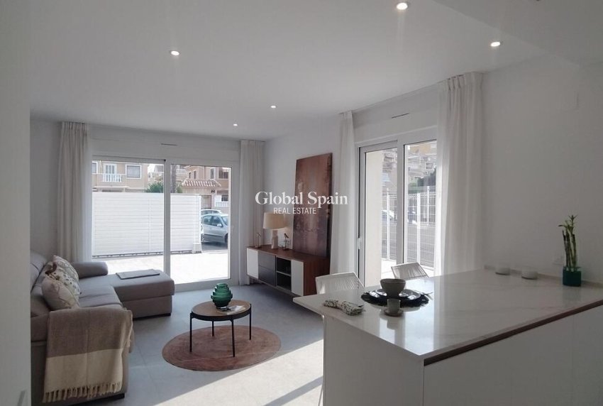 Wederverkoop - APPARTEMENT -
TORREVIEJA - Torreblanca