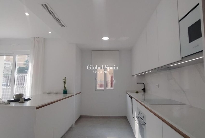 Wederverkoop - APPARTEMENT -
TORREVIEJA - Torreblanca