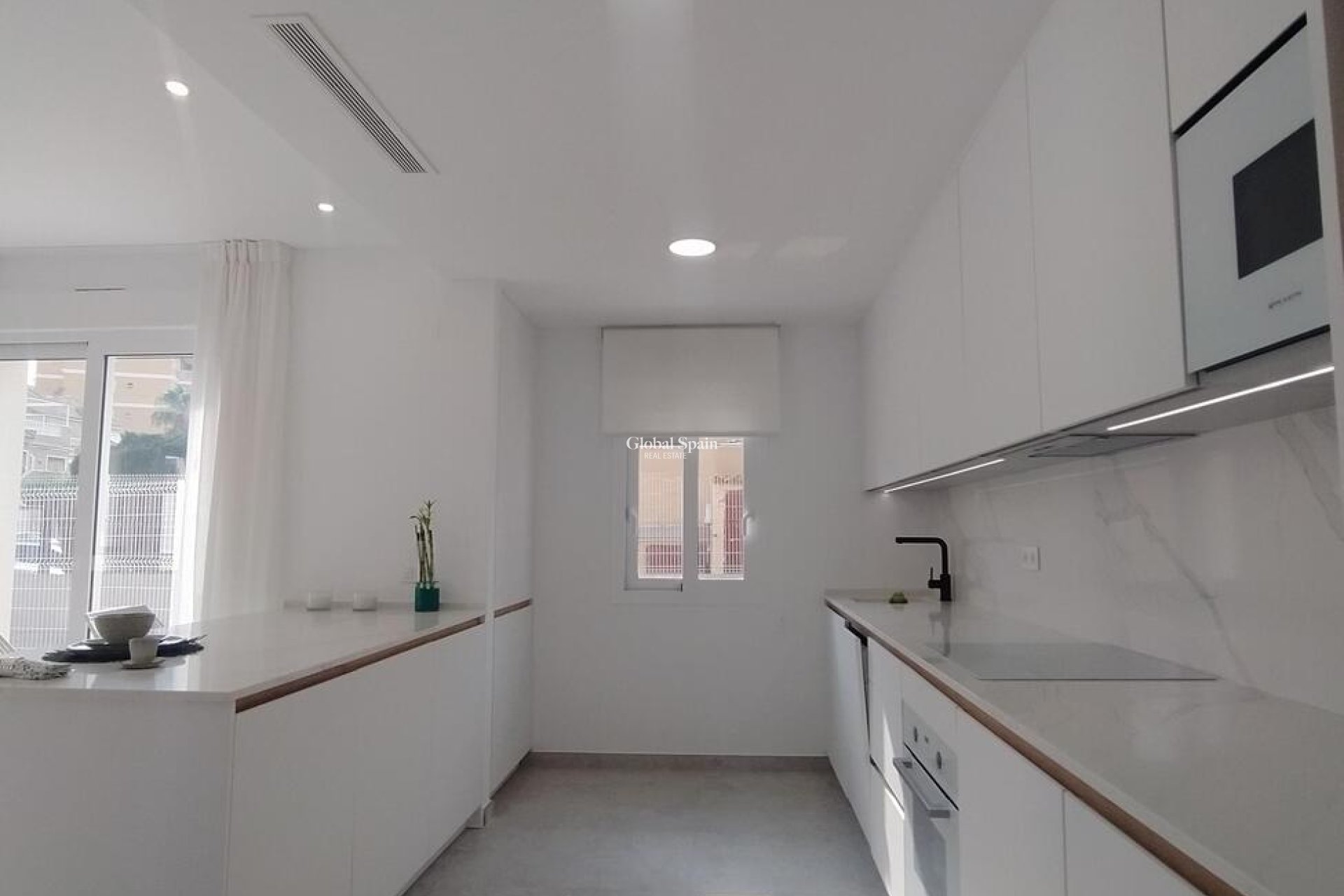 Wederverkoop - APPARTEMENT -
TORREVIEJA - Torreblanca