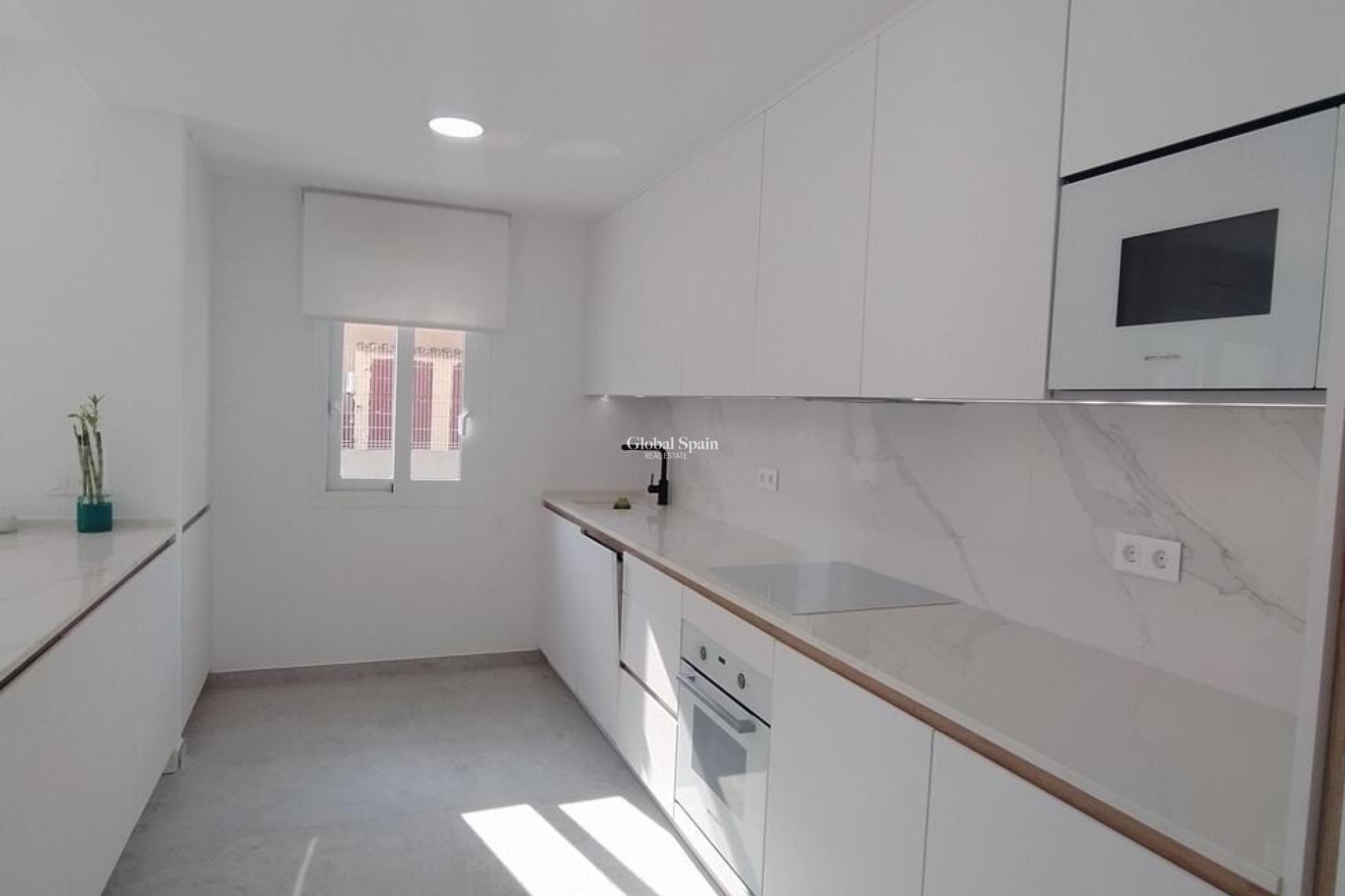Wederverkoop - APPARTEMENT -
TORREVIEJA - Torreblanca