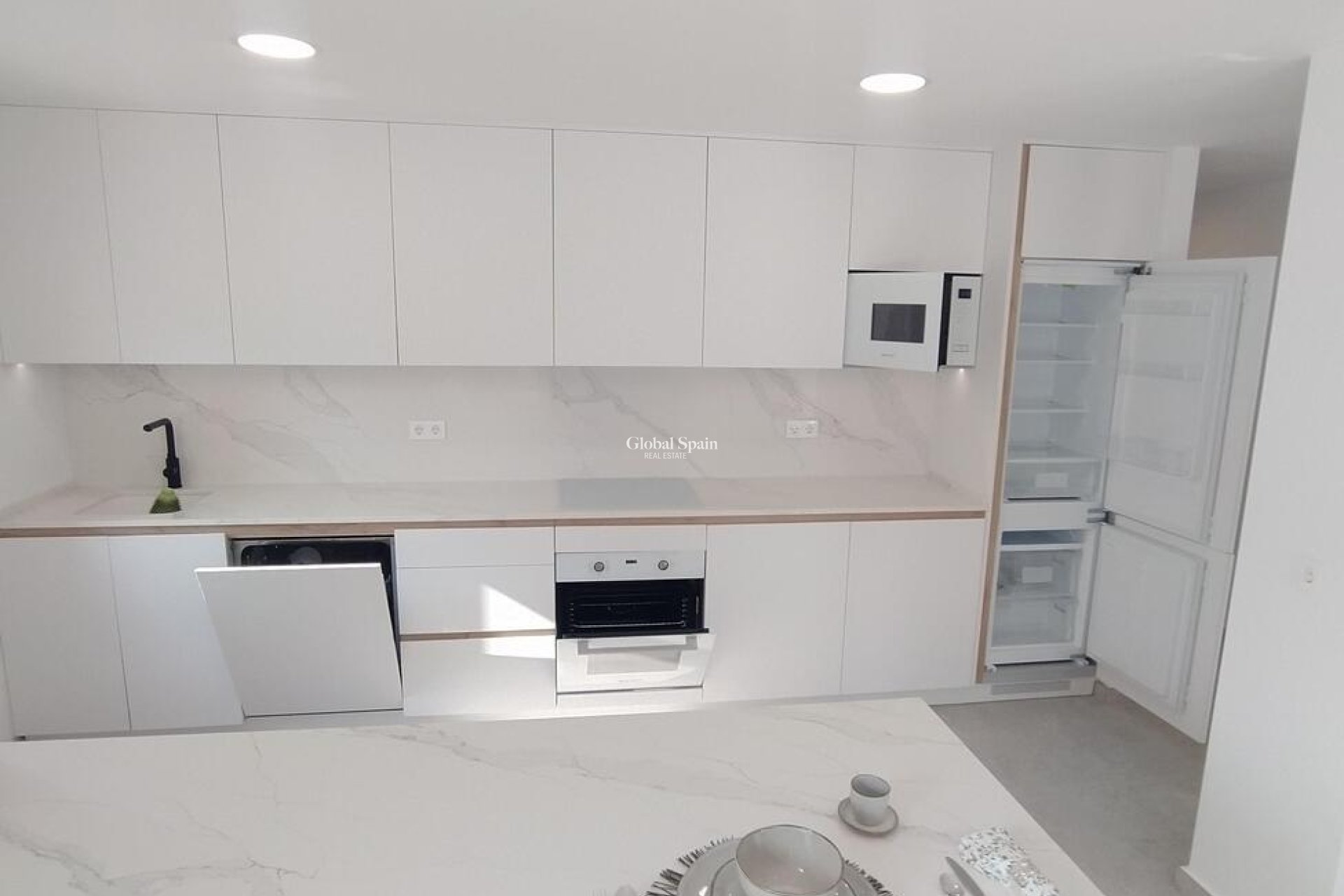 Wederverkoop - APPARTEMENT -
TORREVIEJA - Torreblanca
