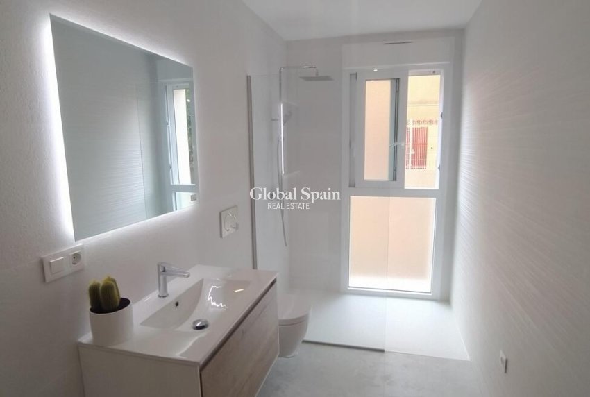 Wederverkoop - APPARTEMENT -
TORREVIEJA - Torreblanca