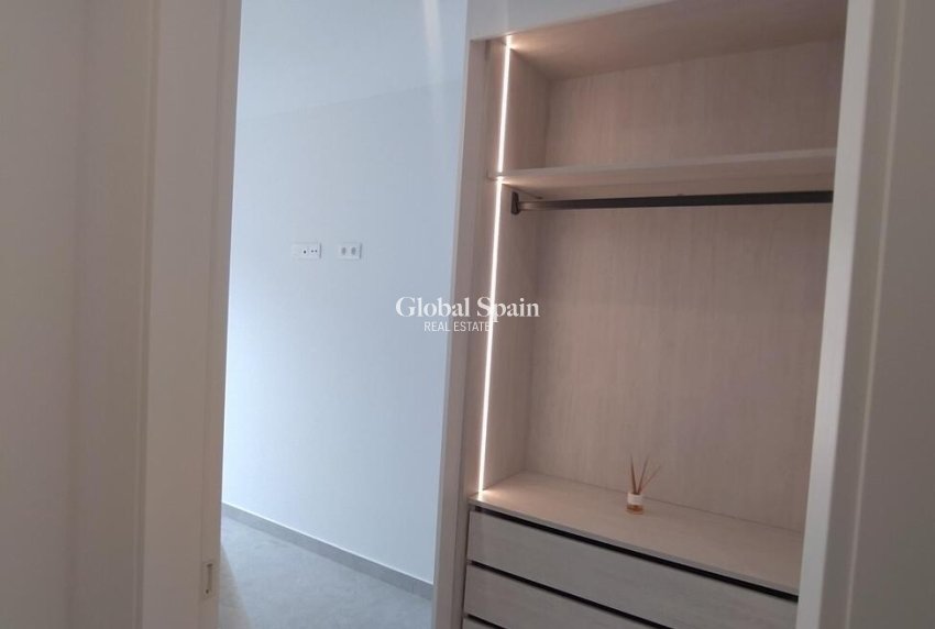 Wederverkoop - APPARTEMENT -
TORREVIEJA - Torreblanca