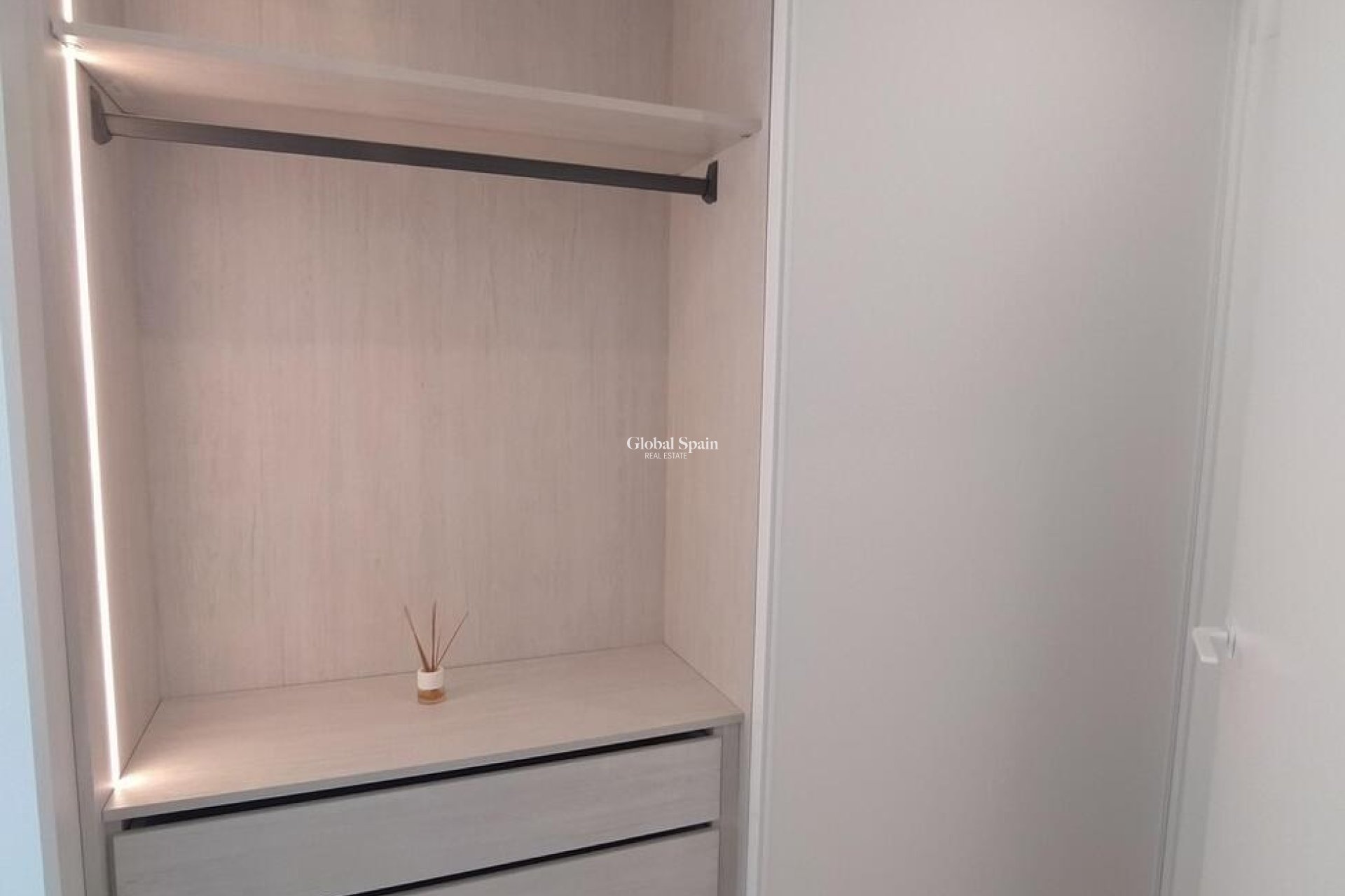 Wederverkoop - APPARTEMENT -
TORREVIEJA - Torreblanca