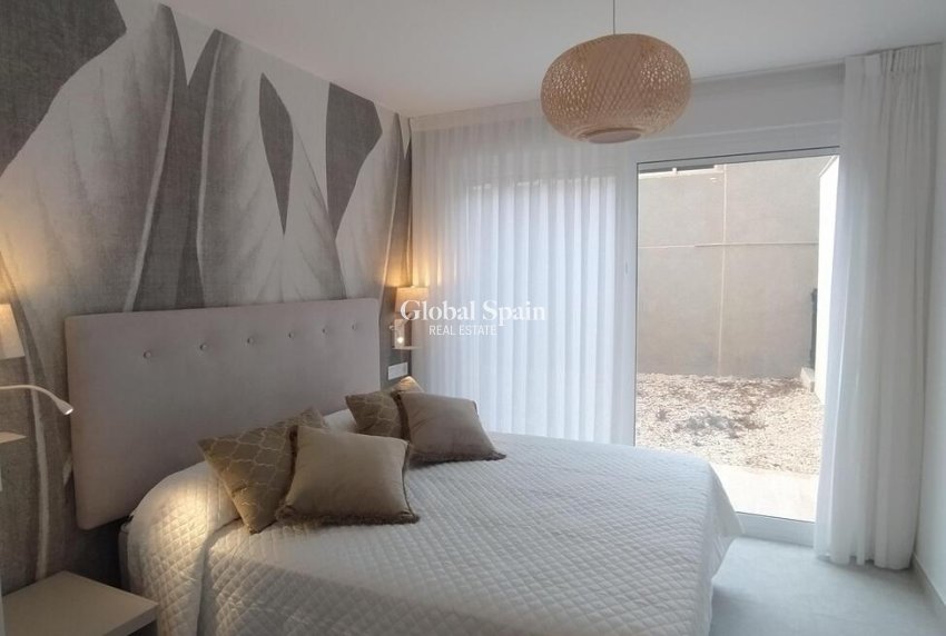 Wederverkoop - APPARTEMENT -
TORREVIEJA - Torreblanca