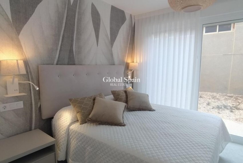 Wederverkoop - APPARTEMENT -
TORREVIEJA - Torreblanca