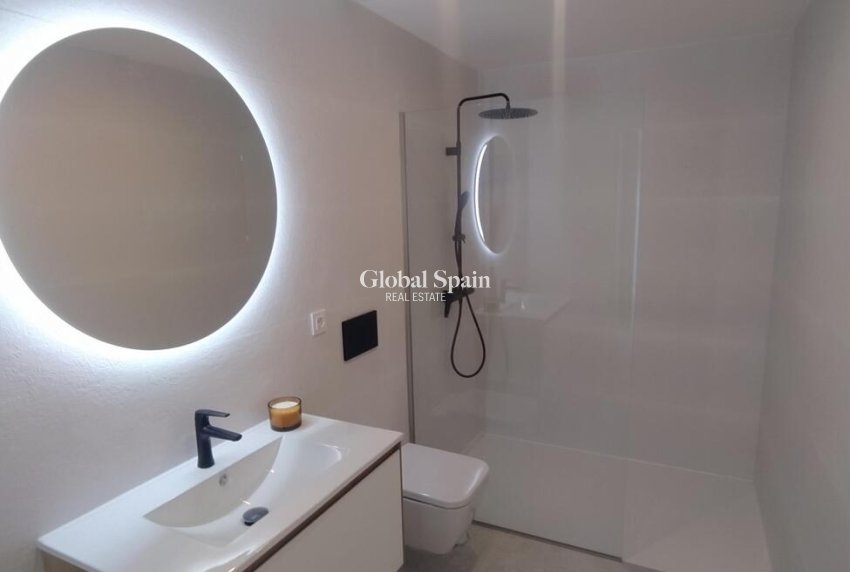 Wederverkoop - APPARTEMENT -
TORREVIEJA - Torreblanca