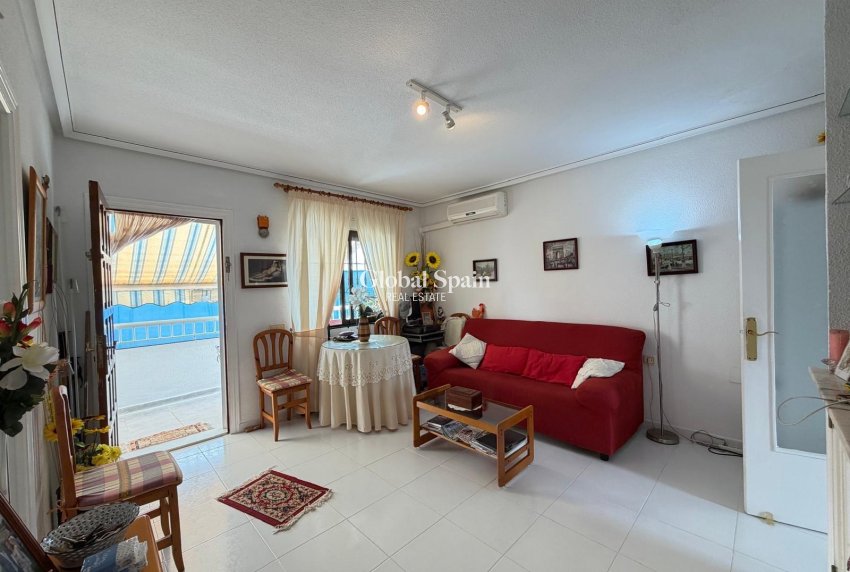 Wederverkoop - APPARTEMENT -
TORREVIEJA - Torreblanca