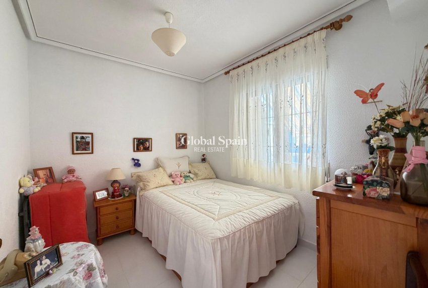 Wederverkoop - APPARTEMENT -
TORREVIEJA - Torreblanca