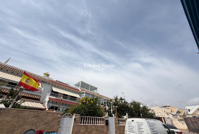 Wederverkoop - APPARTEMENT -
TORREVIEJA - Torreblanca