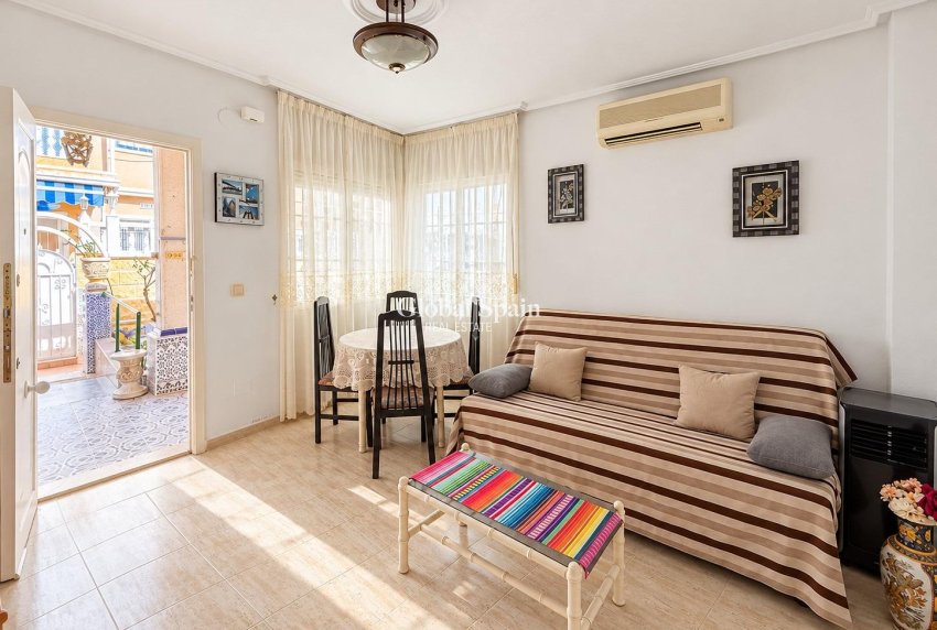 Wederverkoop - APPARTEMENT -
TORREVIEJA - Torreblanca